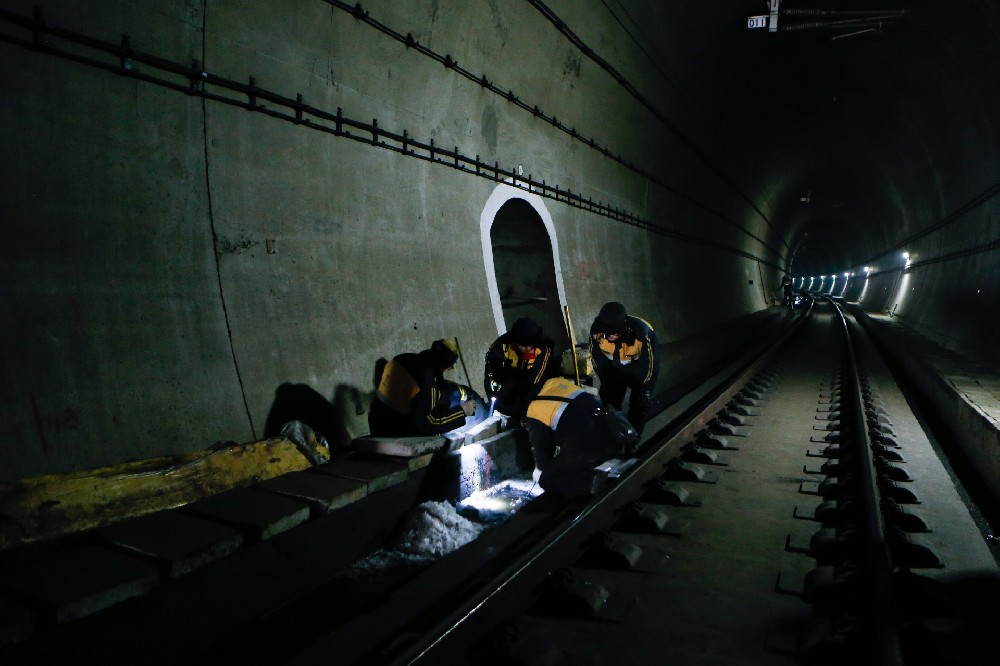 襄汾铁路运营隧道病害现状